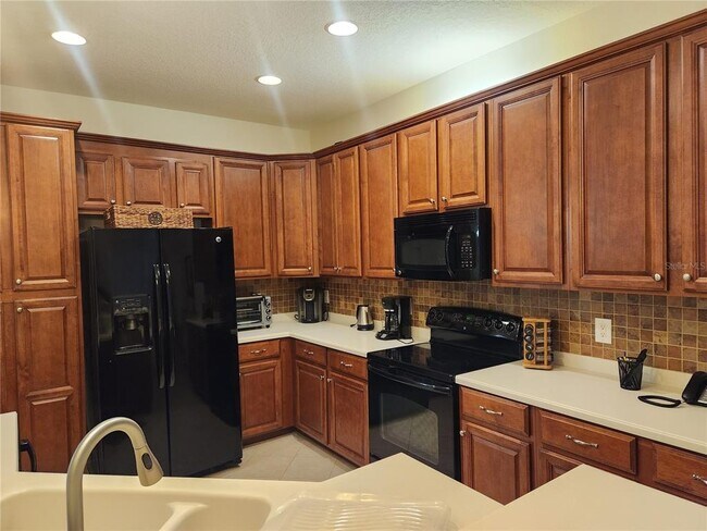 Building Photo - 8119 Villa Grande Ct