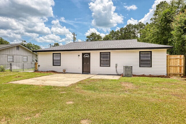 Building Photo - 710 Fleming Rd