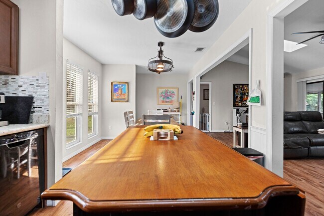 Building Photo - Beautifully updated 3 bedroom 2 bath home in Valwood