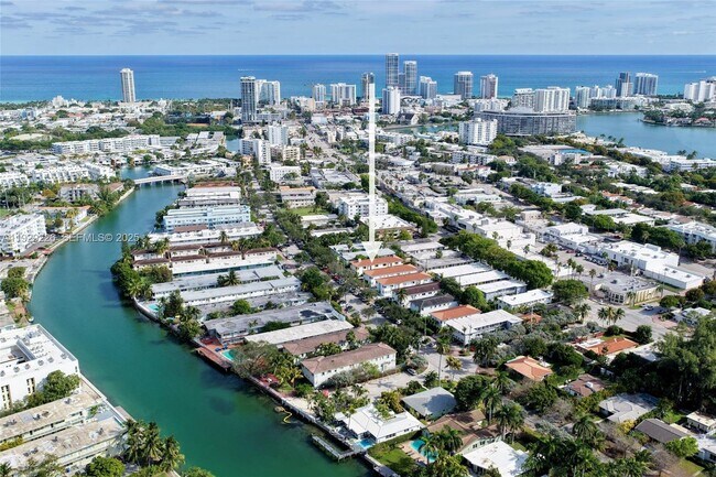 Building Photo - 1220 Marseille Dr