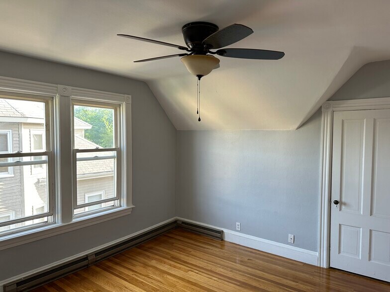 2nd bedroom - 10 Garden St