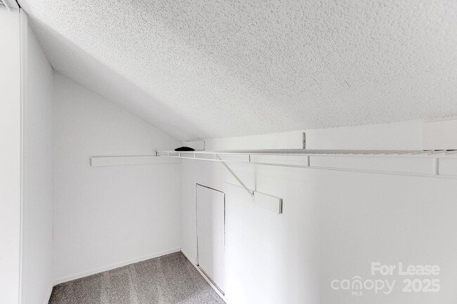 Building Photo - 4027 Bearwood Ave