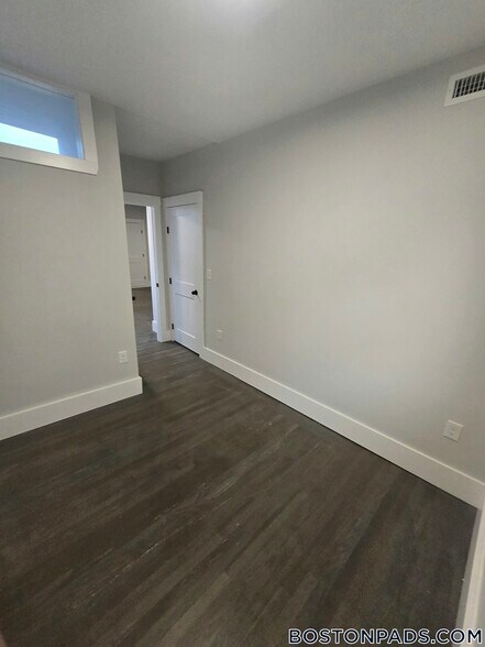 Building Photo - 118 Marginal St