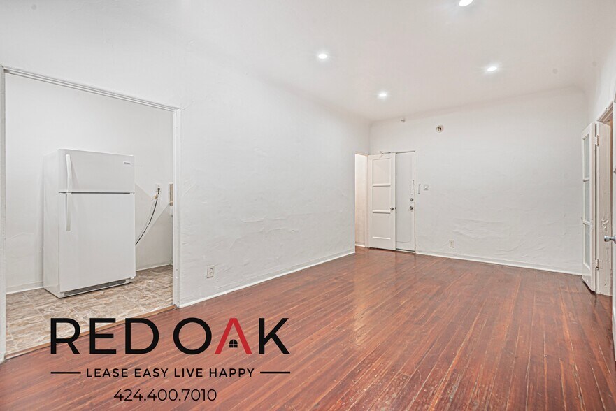 Building Photo - 706 N St Andrews Pl