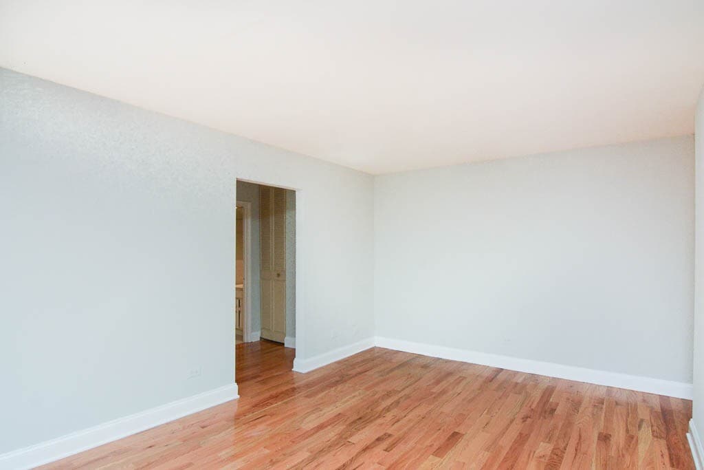 Building Photo - 515 W Briar Pl