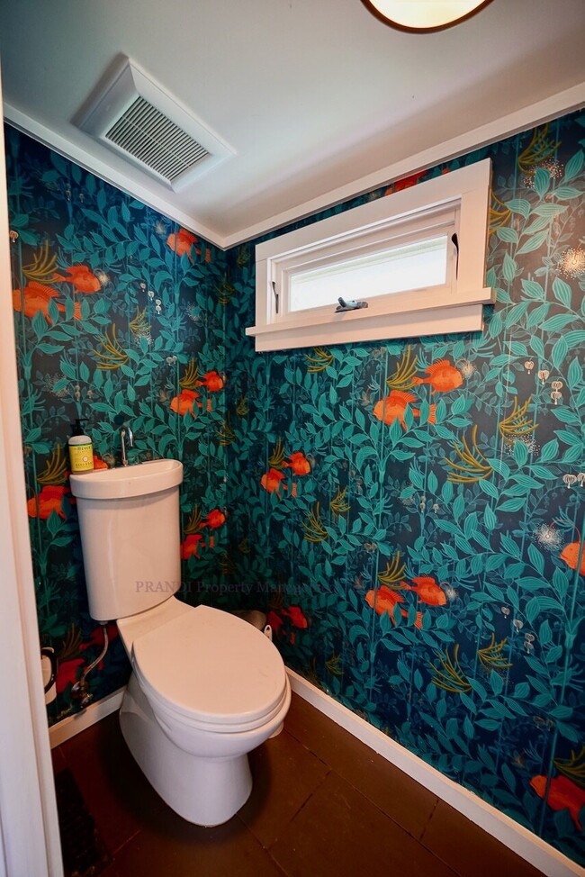 Building Photo - Lovely Two-Story Home With 3 Bedrooms and ...