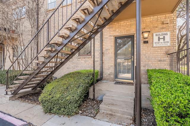 Building Photo - 4312 Bellaire Dr S