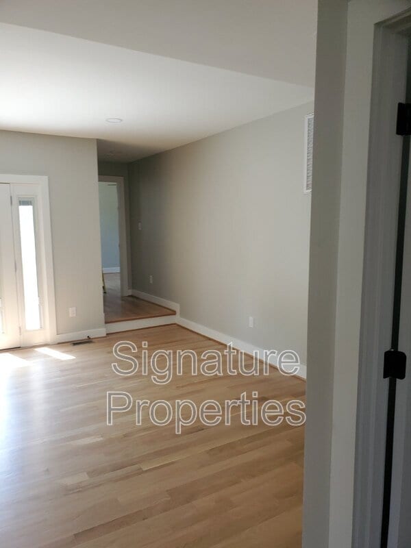 Primary Photo - 6112 Ellis Ave