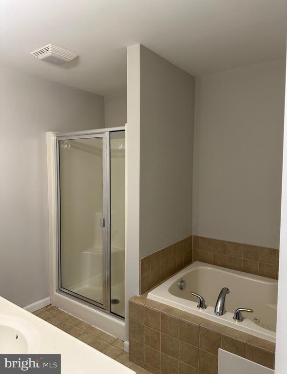 Building Photo - 5590 Twilight Dr