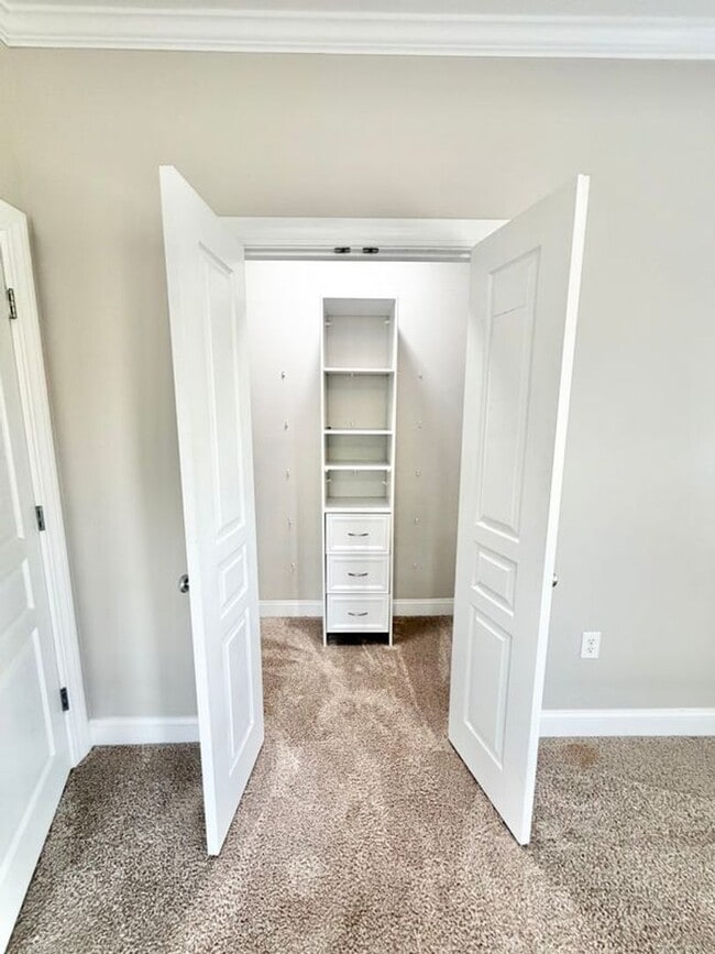 Building Photo - Comfort & Convenience: 3BR End-Unit Townhome in Pooler