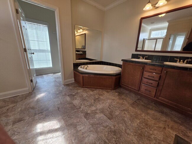 Building Photo - TR House