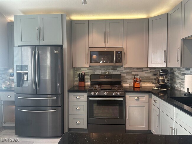 Building Photo - 820 Bergamont Dr