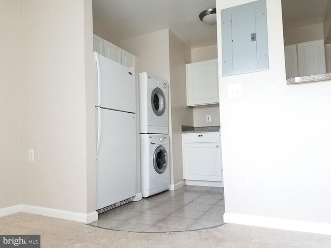 Building Photo - 2500 Markham Ln