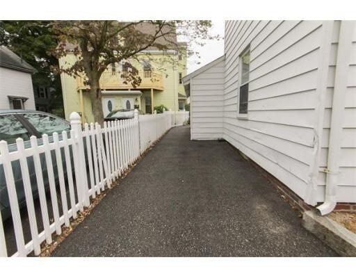 Building Photo - 31 Eastburn St