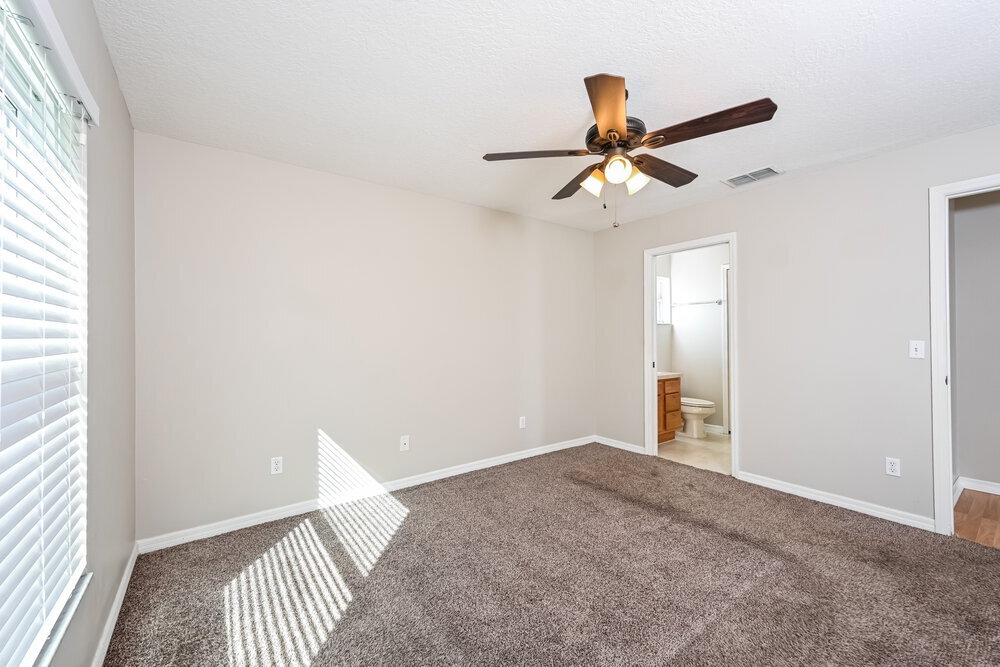 Building Photo - 1323 Hillview Dr