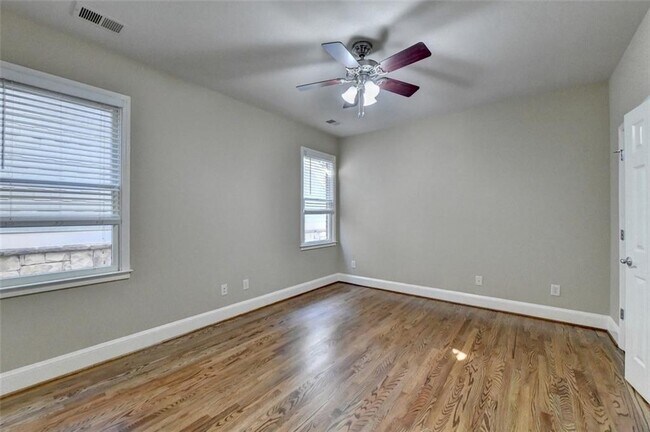 Building Photo - 11636 Parkside Ave
