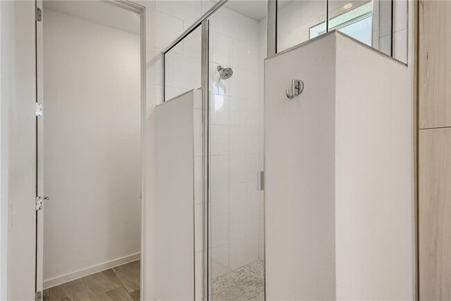 Building Photo - 2624 Metcalfe Rd