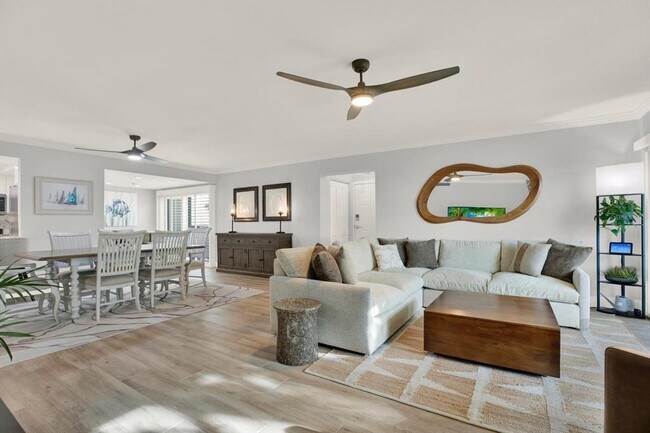Building Photo - 7530 Sunshine Skyway Ln S