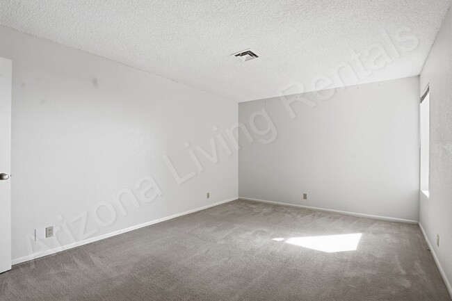 Building Photo - 1720 Bahama Ave