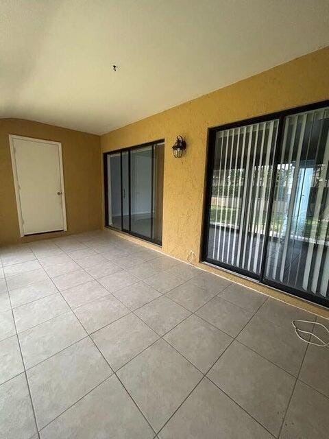 Building Photo - 725 Sunny Pine Way