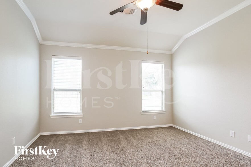 Building Photo - 24462 Sundance Spring Dr