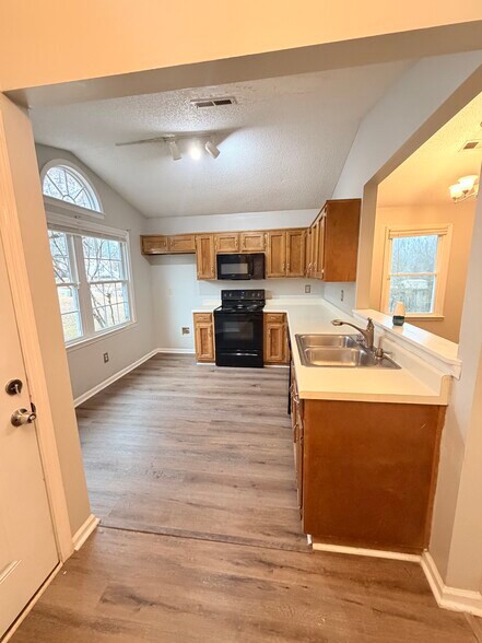 Building Photo - 12951 Copperfield Ln