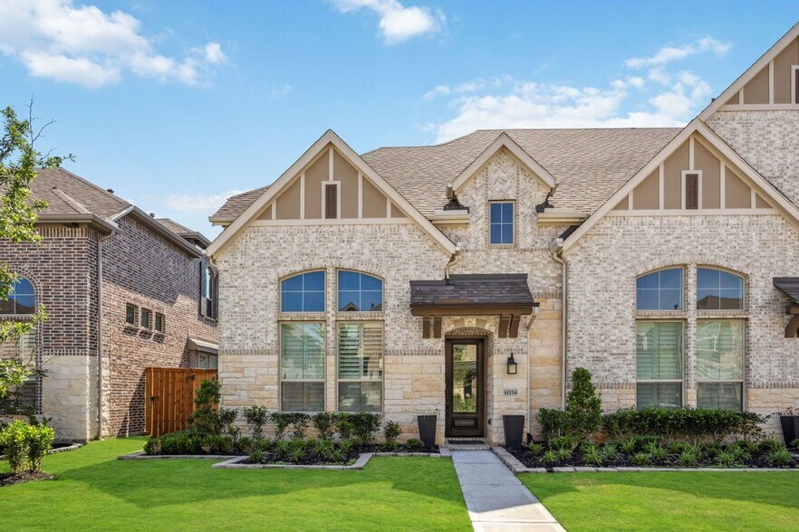 Primary Photo - 11234 Buchanan Cvs Ln