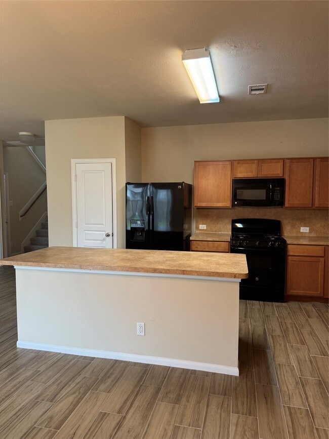 Building Photo - 8127 Almera Falls Dr