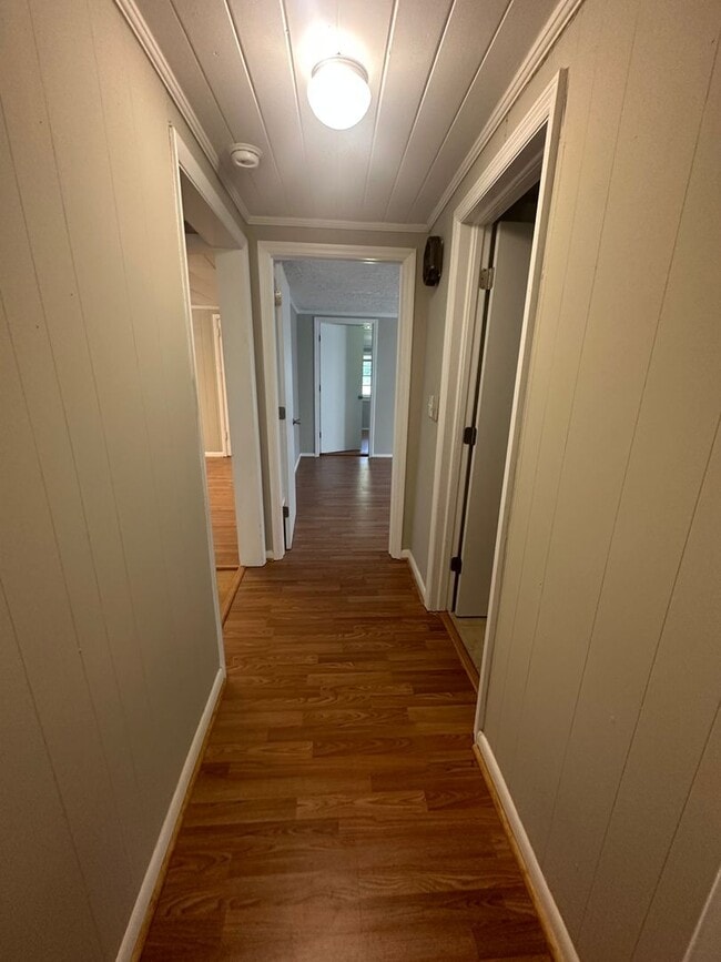 Building Photo - 4515 Skyline Dr