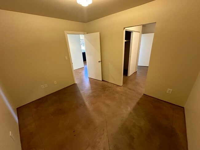 Building Photo - 7107 SW 29th Ave