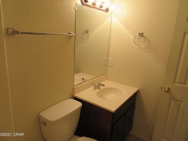 Building Photo - 1104 W 19th Ct