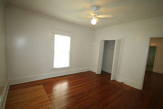 Building Photo - Spacious 3 Bed / 2 Bath Trinity Park Home - All Appliances and Large Fenced Yd