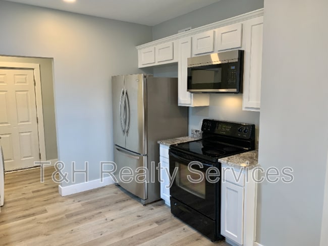 Building Photo - 6155 Broadway St