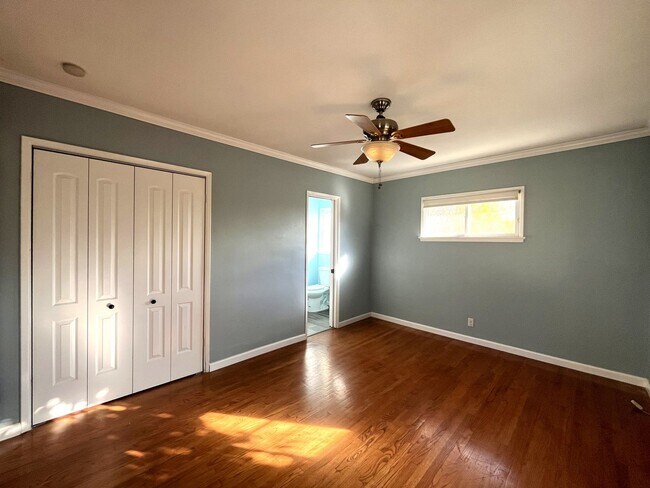 Building Photo - GREAT NEIGHBORHOOD ON A QUIET CUL-DE-SAC 4+2 LARGE BACKYARD