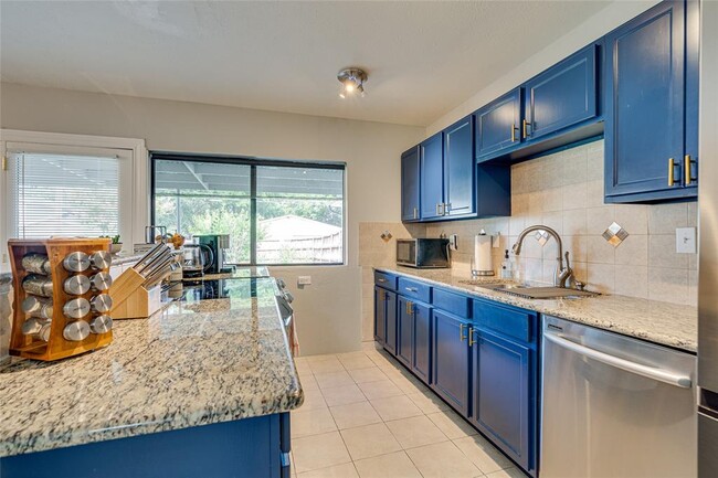 Building Photo - 3321 Pinion Dr
