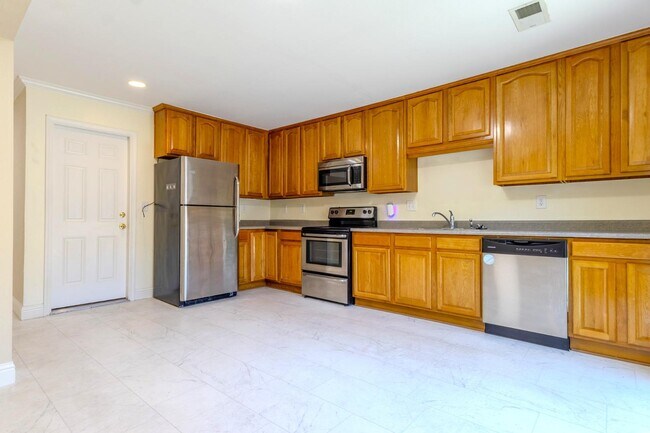 Building Photo - 6522 Maywood Ln
