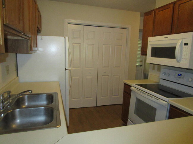 Building Photo - 645 Archdale Dr