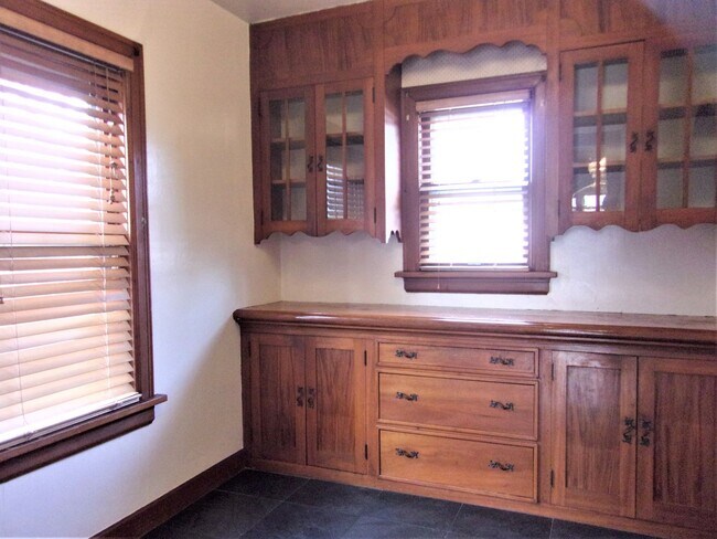 Building Photo - 3 BED 1 BATH TUDOR COTTAGE LAS VEGAS ADDIT...
