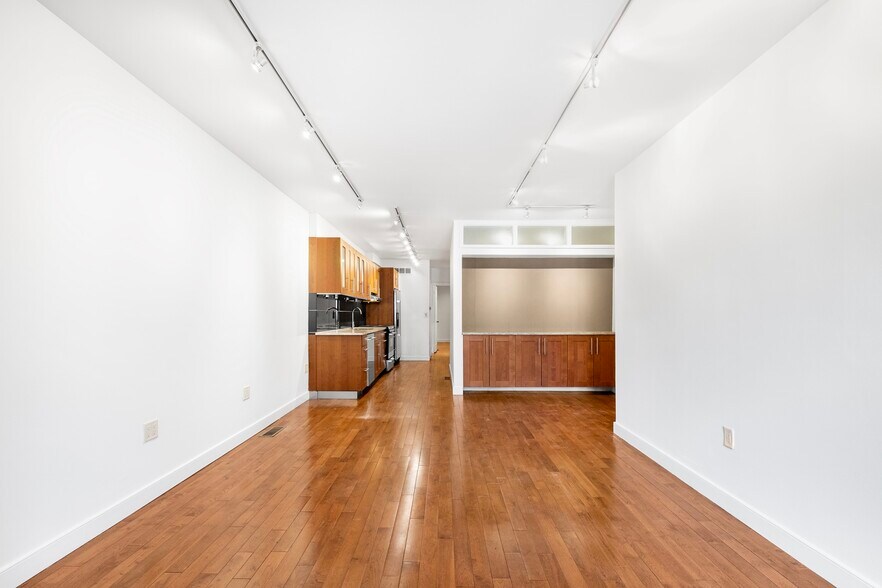 Building Photo - 532 S 15th St