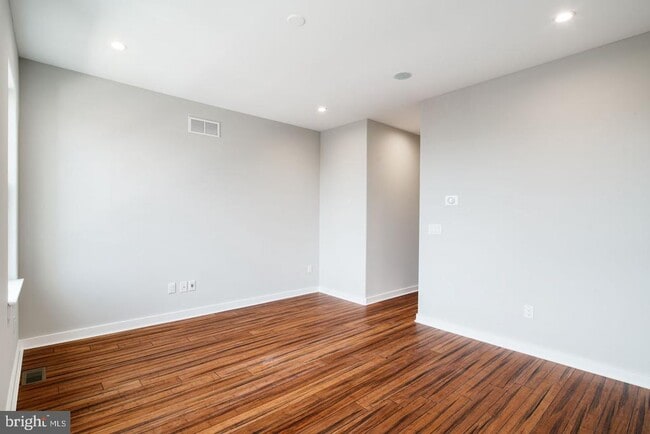 Building Photo - 1512 S 25th St