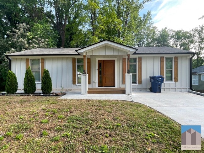 Building Photo - 185 Glenrose Cir SW