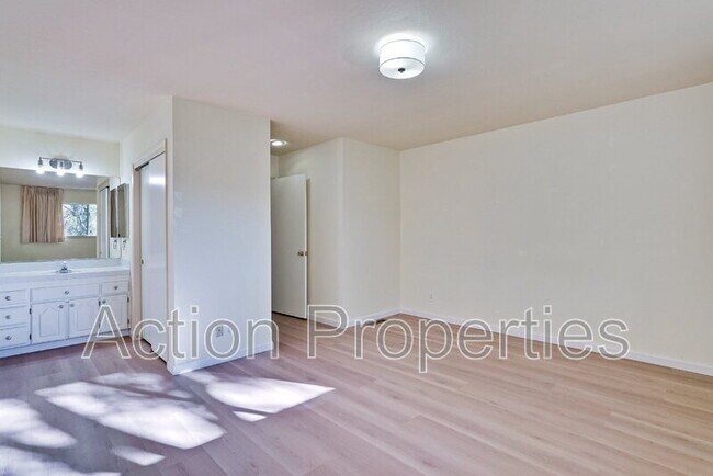 Building Photo - 3322 Shasta Dr