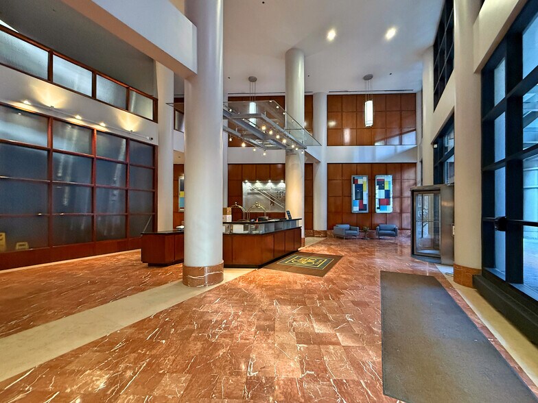 Building Photo - 211 E Ohio St