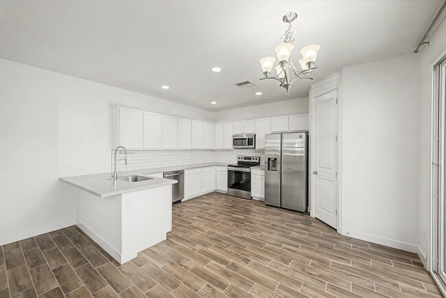 Building Photo - 5512 S Dillon Cir