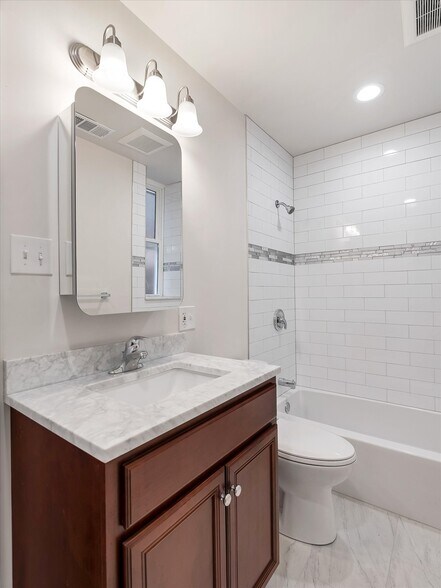 Building Photo - 3411 Park Ave