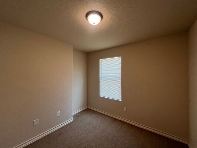 Building Photo - 7109 Micayla Cv