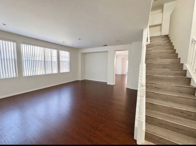Building Photo - Spacious 4 Bedroom in Oxnard