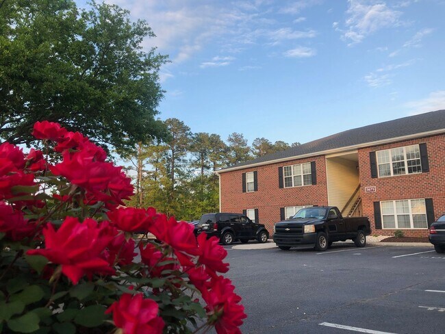 Building Photo - Waived app fees until Valentine’s Day! You+this apartment=The perfect match??