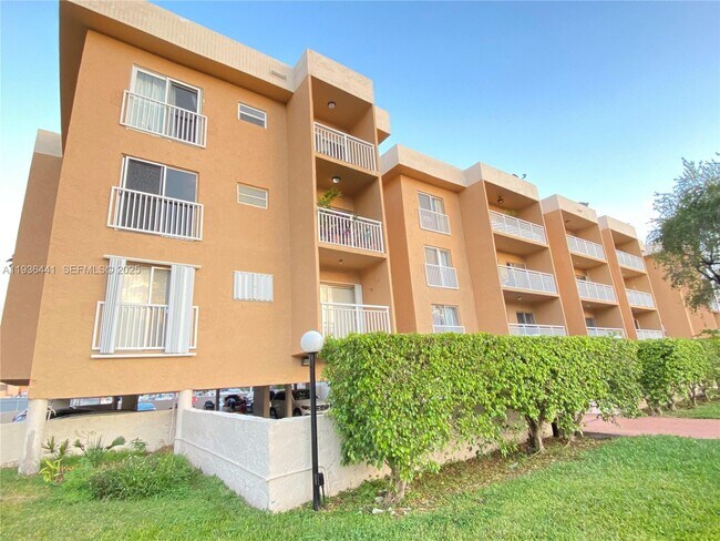 Building Photo - 17051 NE 35th Ave