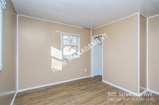 Building Photo - 905 Sunnock Ave